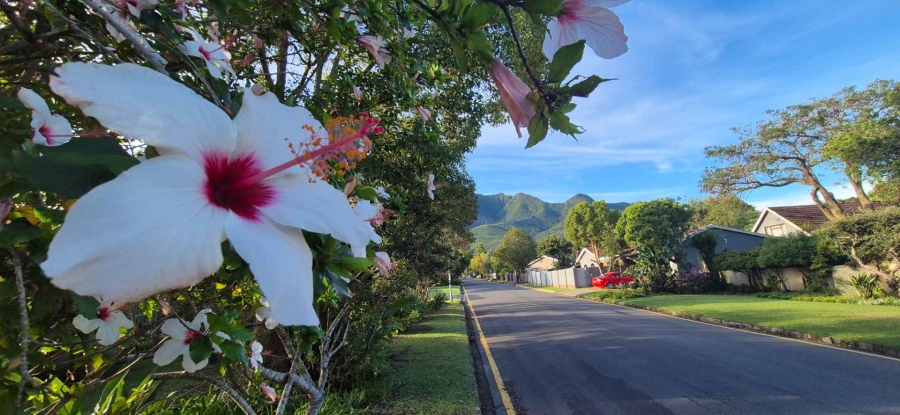 4 Bedroom Property for Sale in Glen Barrie Western Cape